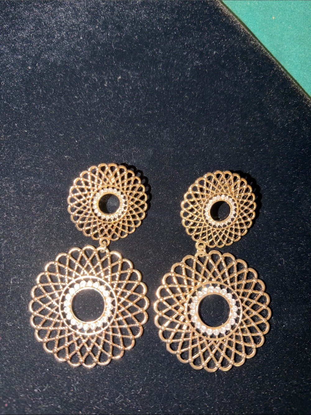 💛Gold Tone Pierced Earrings With Clear Stones NEW! Size: Large
